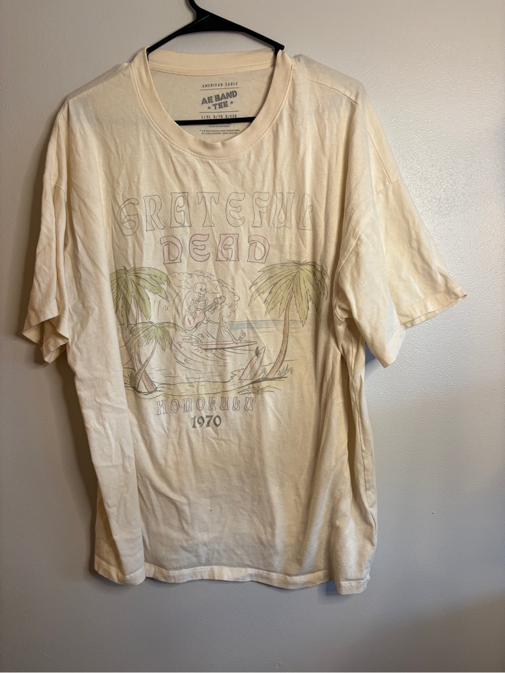 American Eagle Outfitters Cream Grateful Dead Honolulu 1970 Graphic Tee
